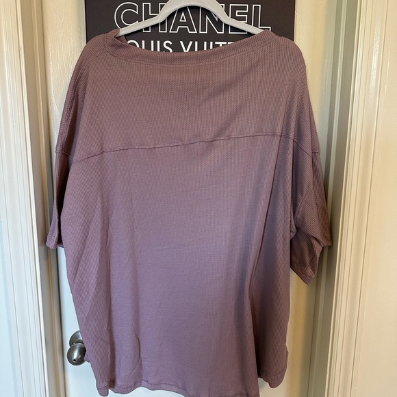 *NEW* OVERSIZED WORKOUT EVERYDAY COMFY TEE - Picture 11 of 12